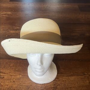 Elegant Cream Sun Hat with Bow